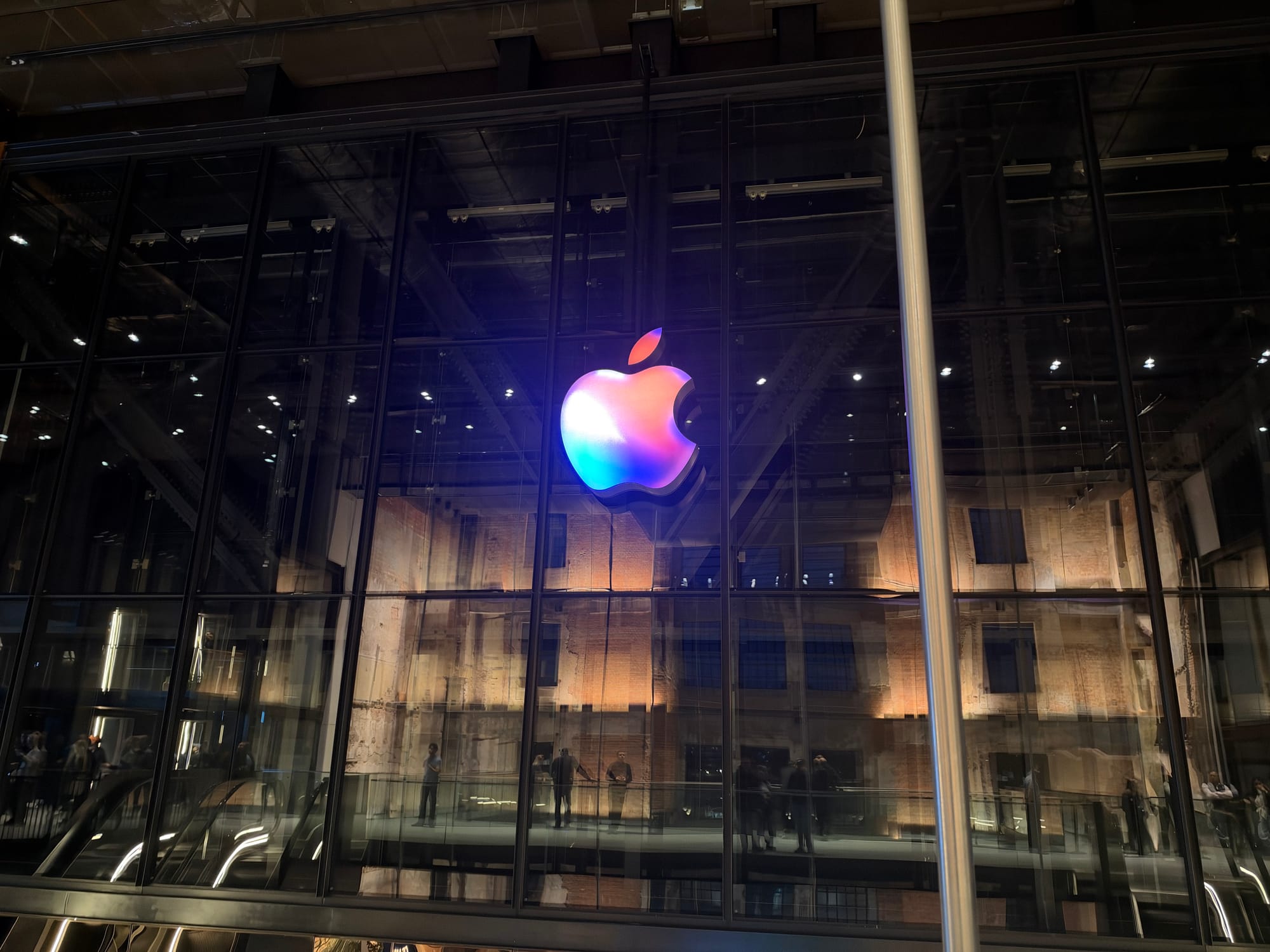 An colourful Apple logo.